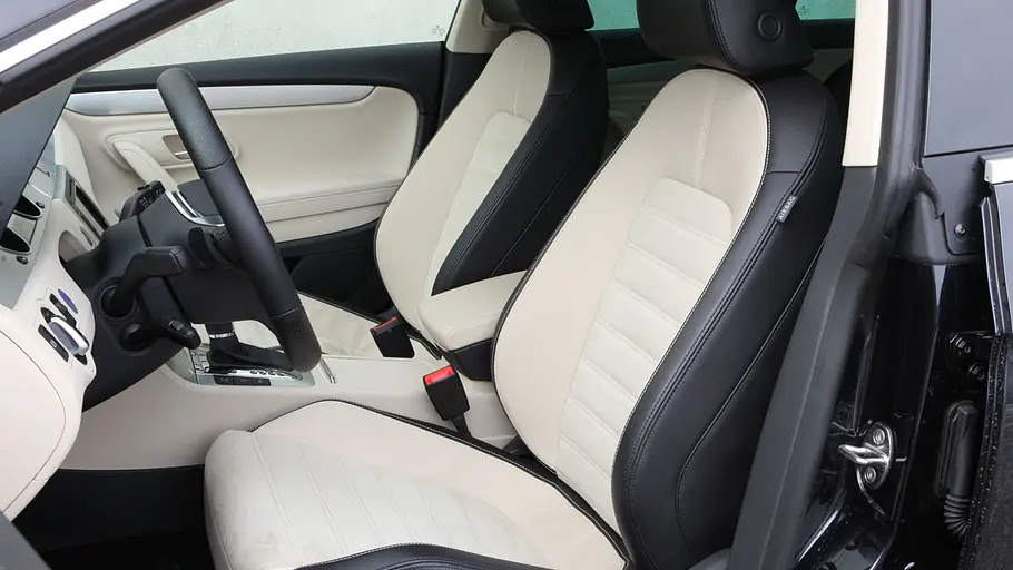 VW Passat CC 3.6 V6 4Motion VW Passat CC 3.6 V6 4Motion mit serienmäßigem Dämpfersystem