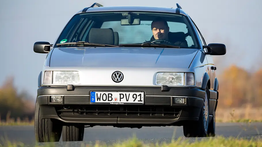 Der VW Passat GT G60 Syncro fahrend von vorne.