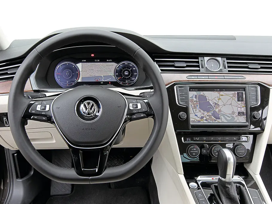 VW Passat TDI 2015 Test Diesel Bilder technische Daten Cockpit