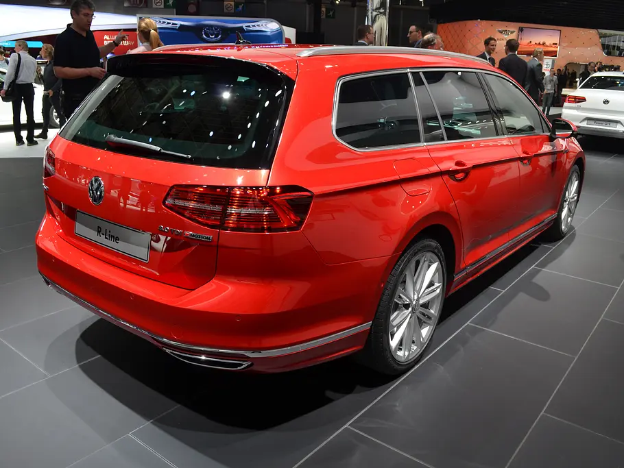 VW Passat Variant R-Line VW Passat Variant R-Line 2014 B8 Mittelklasse-Kombi Bilder Live Pariser Autosalon