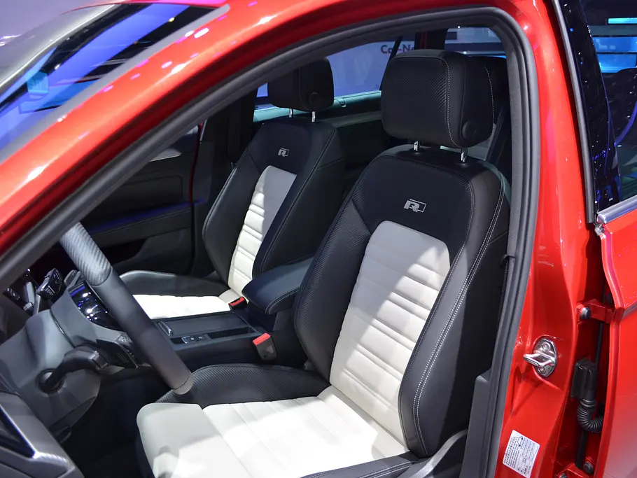 VW Passat Variant R-Line VW Passat Variant R-Line 2014 B8 Mittelklasse-Kombi Bilder Live Pariser Autosalon