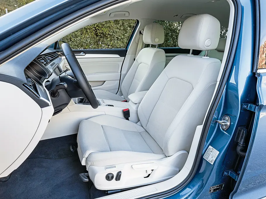 VW Passat Variant 2.0 TDI BMT Kombi Vergleich Test Sitze