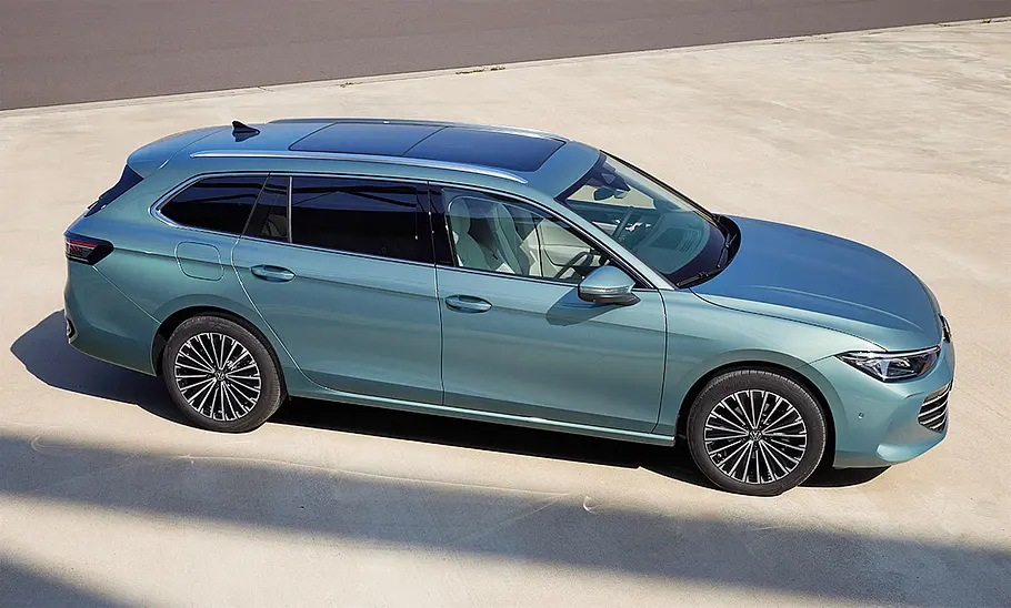 VW Passat Variant; stehend, schräg vorne