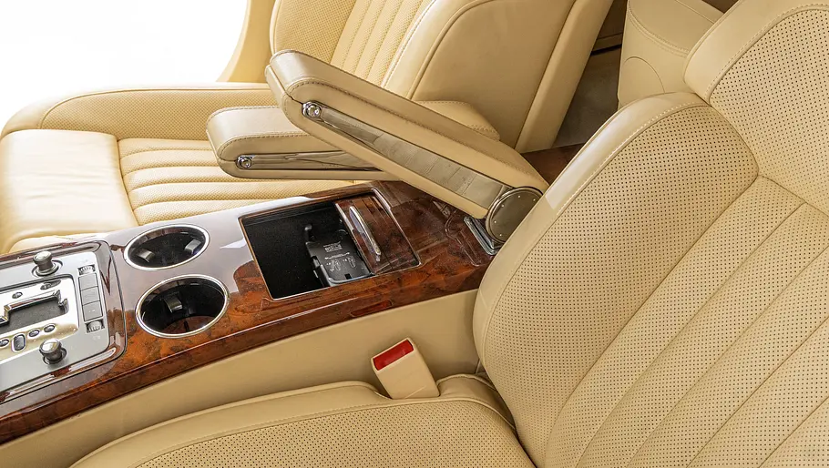 VW Phaeton D1 Die Armlehne des VW Phaeton D1.