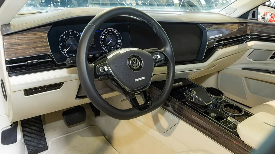 VW Phaeton D2 Das Cockpit des VW Phaeton D2.