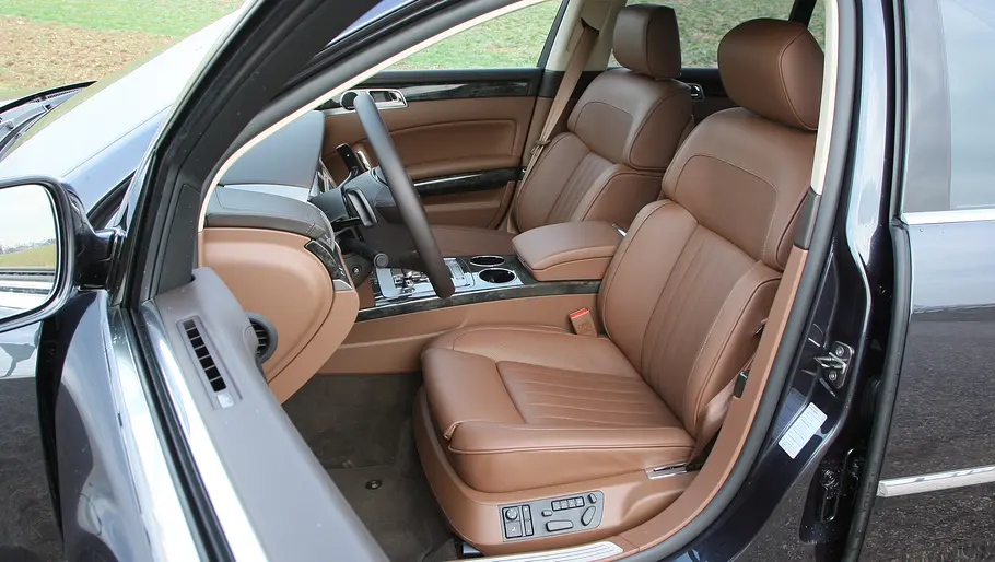 Der Innenraum des VW Phaeton V8 4Motion. 