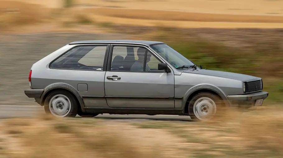 VW Polo 86C Der VW Polo 86C fahrend seitlich
