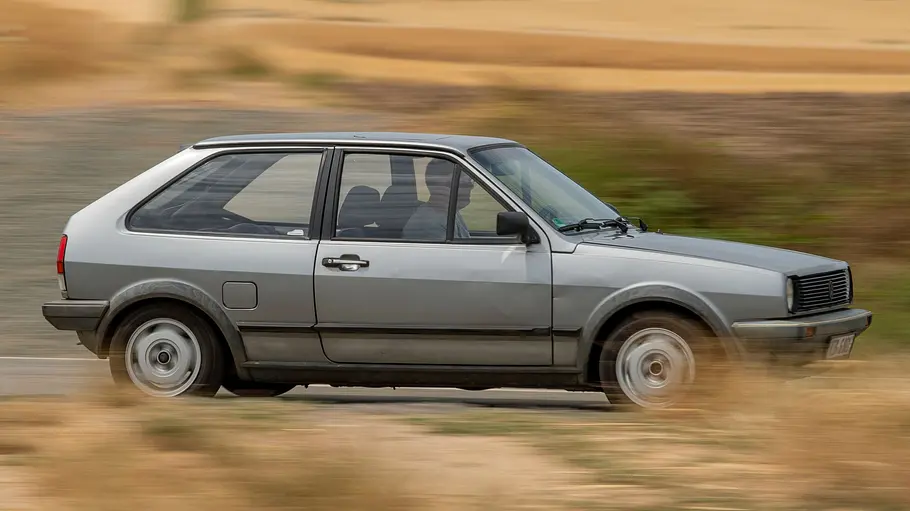 VW Polo 86C Der VW Polo 86C fahrend seitlich