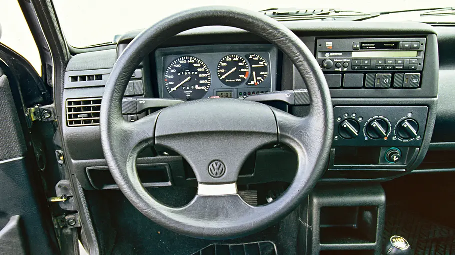 Das Cockpit des VW Polo G40.