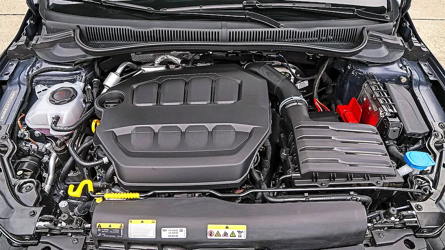 Blick in den Motorraum des VW Polo GTI.