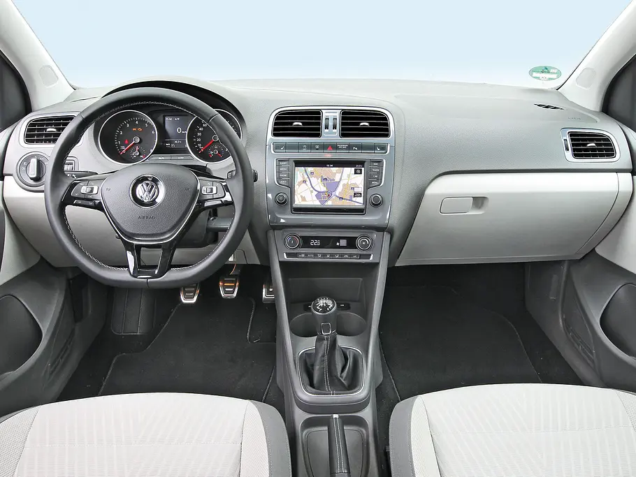 VW Polo Vergleich Test Bilder technische Daten Cockpit