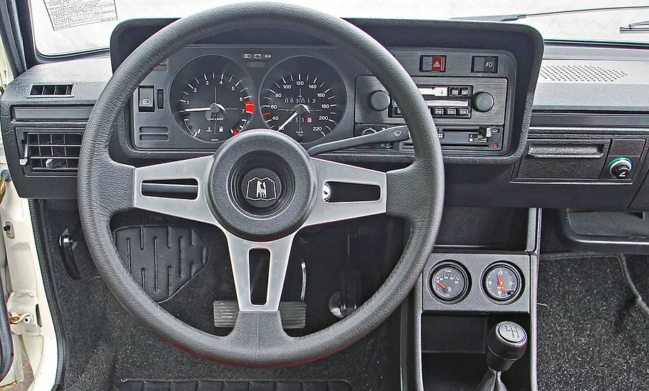Das Cockpit des VW Scirocco