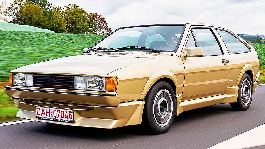 VW Scirocco GTX Der VW Scirocco GTX fahrend von vorne
