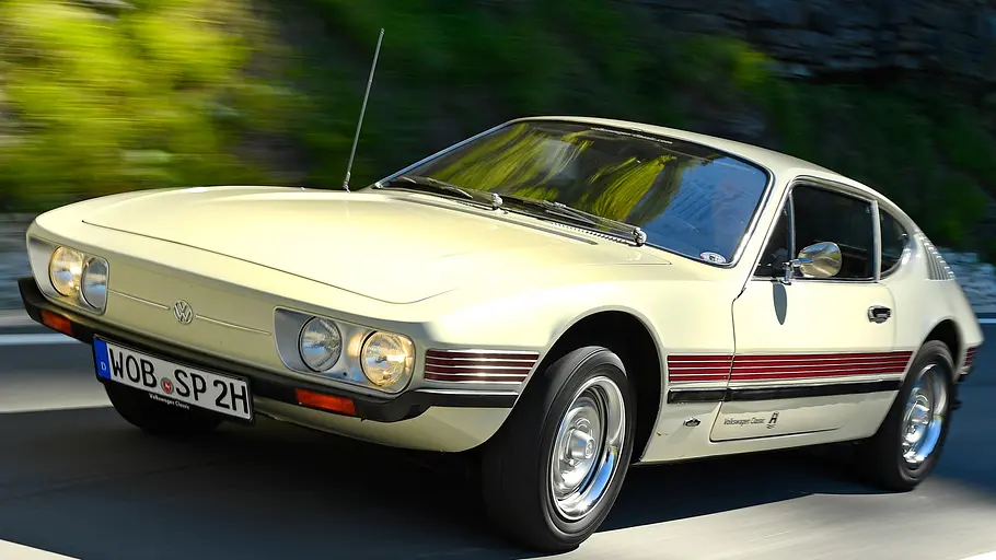 VW SP 2 fahrend von schräg vorne fotografiert. 