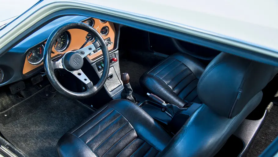 Das Cockpit des VW SP 2. 