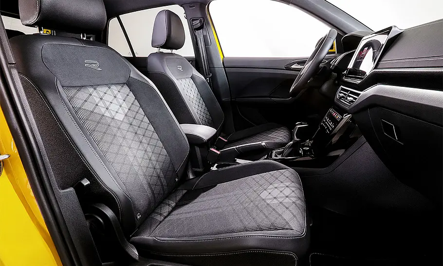 VW T-Cross Facelift (2024) Die Vordersitze im VW T-Cross Facelift (2024).
