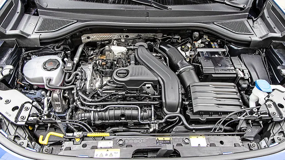 Blick in den Motorraum des VW T-Roc.