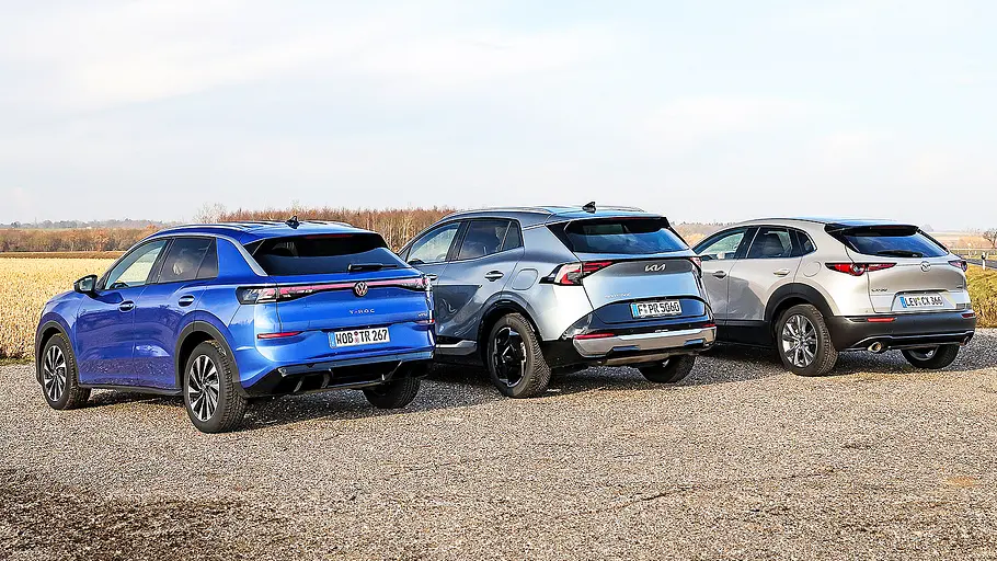 VW T-Roc/Kia Sportage/Mazda CX-30 Blick von schräg hinten VW T-Roc, Kia Sportage und Mazda CX-30.