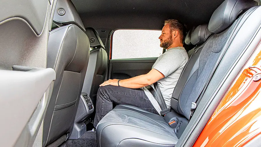 Blick in den Fondbereich des VW T-Roc.