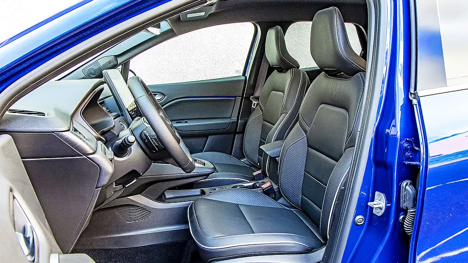 Blick in das Cockpit des Mitsubishi Grandis.