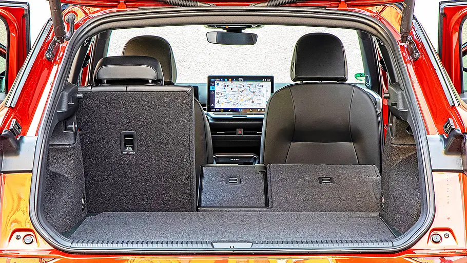 Blick in den Kofferraum des VW T-Roc.