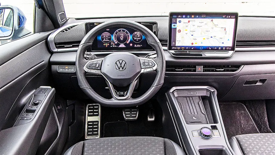VW T-Roc Blick auf die Armaturen im Innenraum des VW T-Roc (2026).
