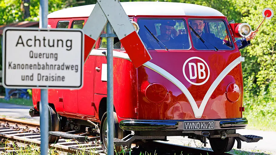 VW T1 Draisine (1954) stehend von schräg vorne.