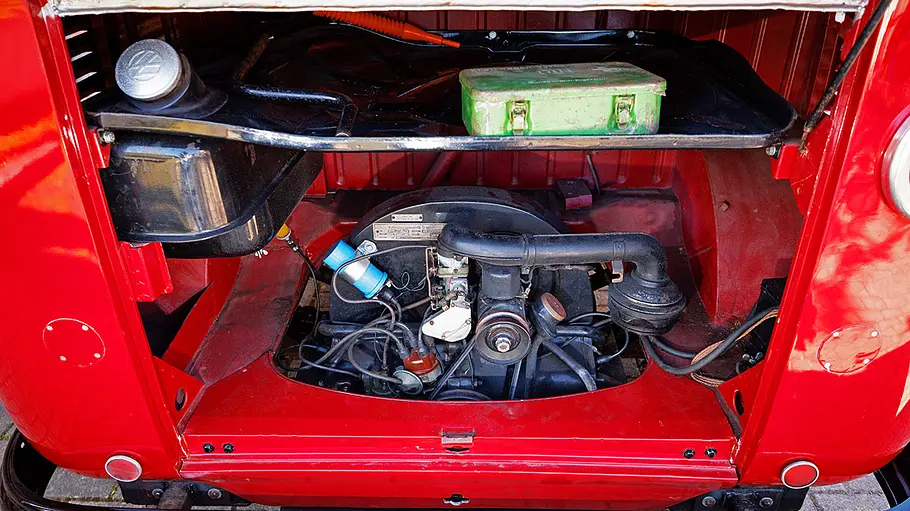 Der Motor der VW T1 Draisine (1954).