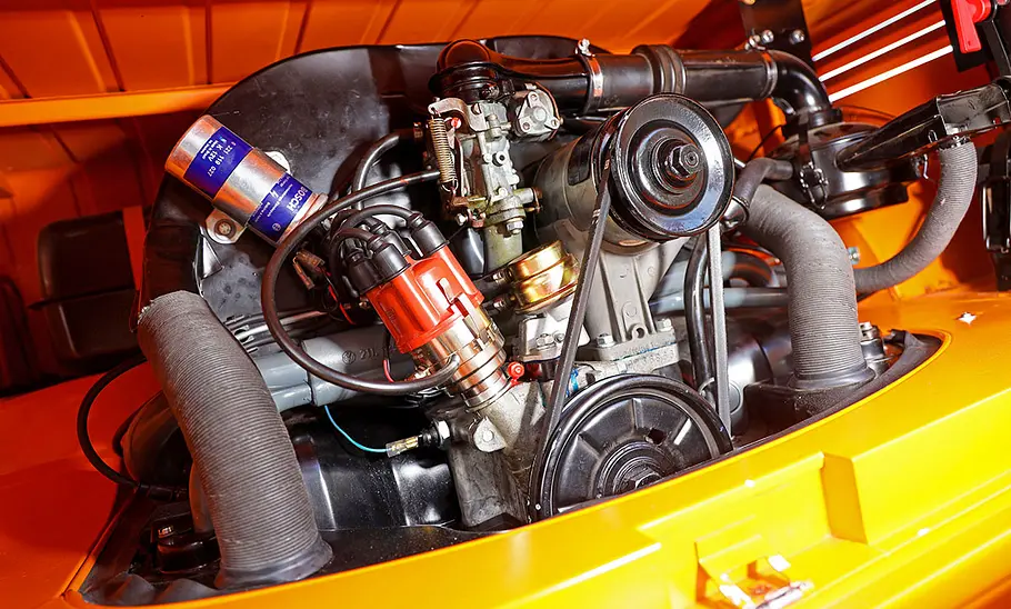 Der Motor des VW T1 KK Raupen-Fuchs.