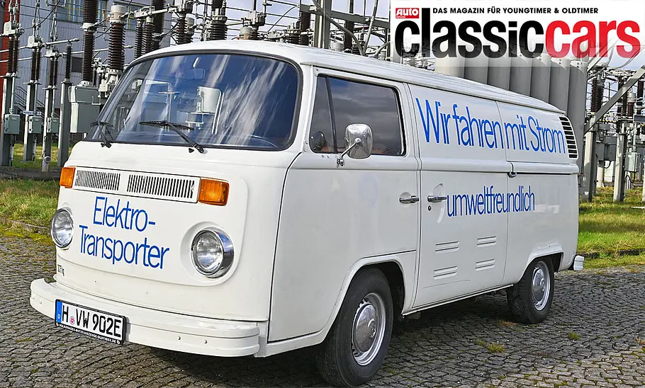 Der VW T2 Elektrotransporter stehend von schräg vorne.