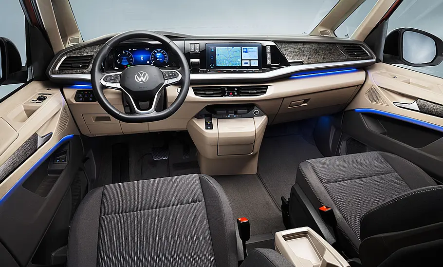 Das Cockpit des VW Multivan (2021).