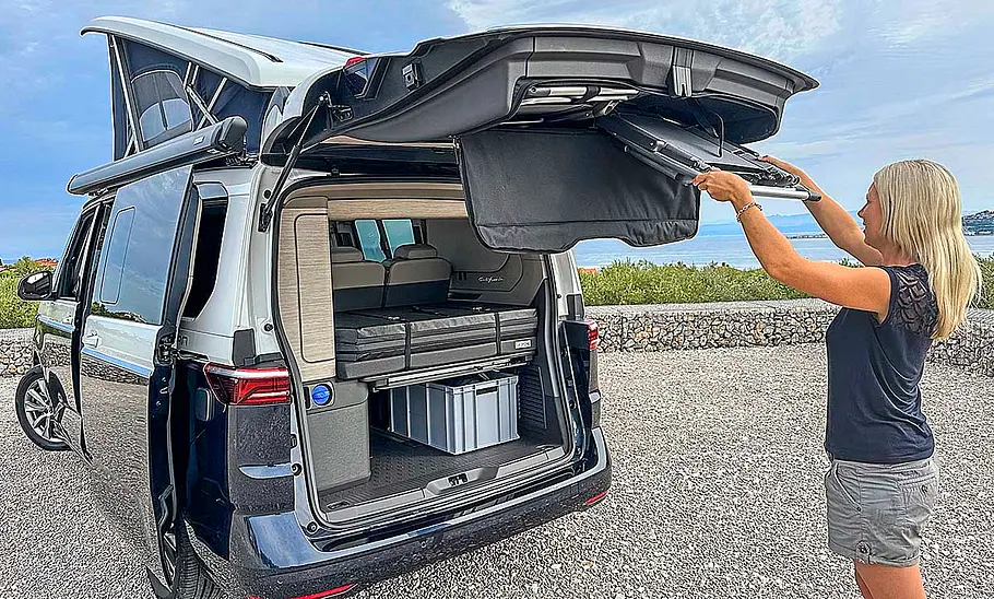 Camping-Reise durch Slowenien im VW T7 California Camping-Reise durch Slowenien im VW T7 California, geöffnete Heckklappe
