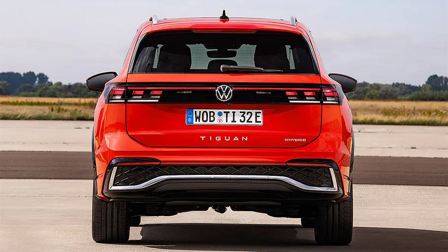 VW Tiguan VW Tiguan statisch von hinten fotografiert.