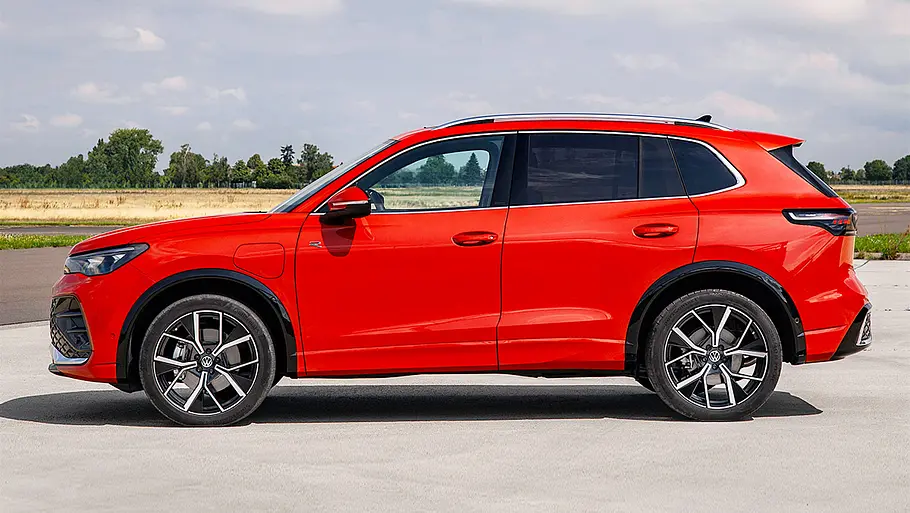 VW Tiguan VW Tiguan statisch links fotografiert.