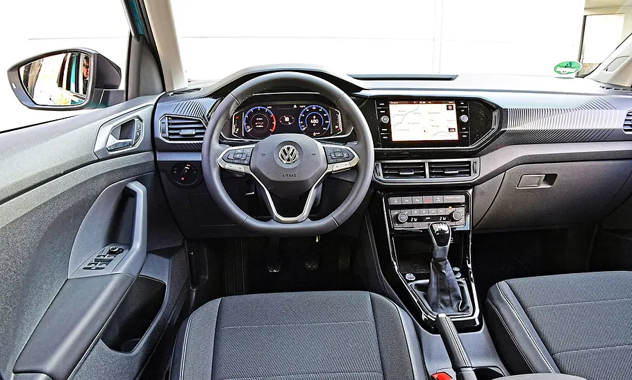 Blick in den Innenraum des VW T-Cross (2019).