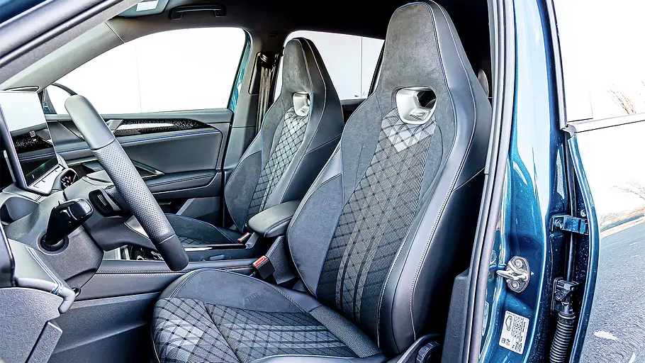VW Tiguan Blick auf die Vordersitze im Innenraum des VW Tiguan.
