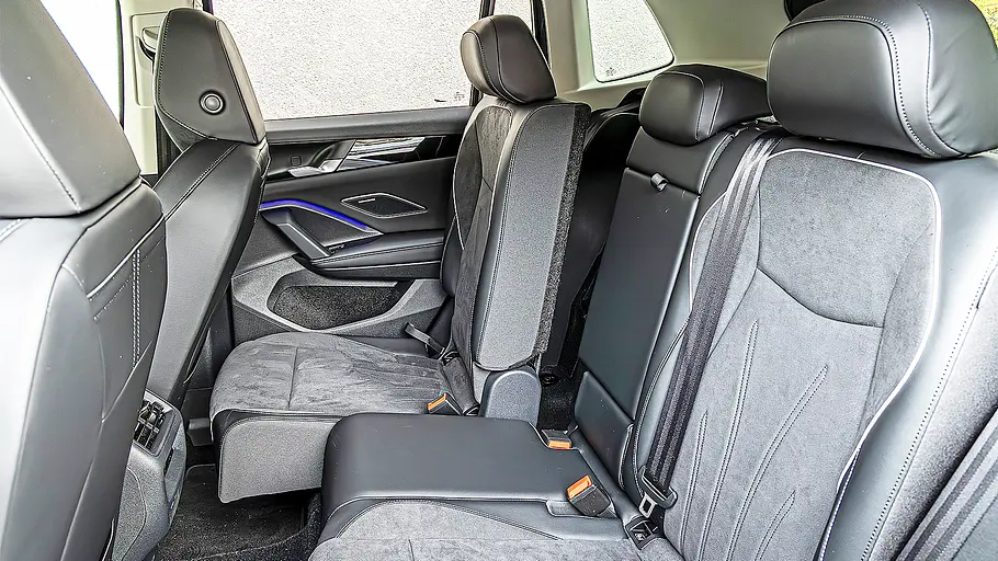 Blick auf die Fondsitze im Innenraum des VW Tiguan.