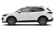Der VW Tiguan steht vor weißem Hintergrund, von links fotografiert. - Foto: Carwow