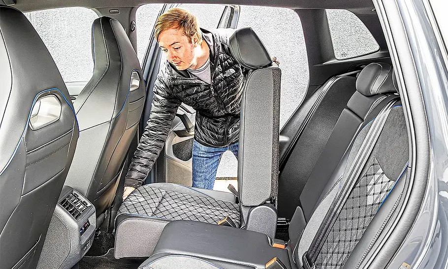 Blick auf die Fondsitze im Innenraum des VW Tiguan