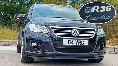 Der VW Tiguan R36 Turbo stehend von vorne. - Foto: Youtube/Twin Engine Corsa