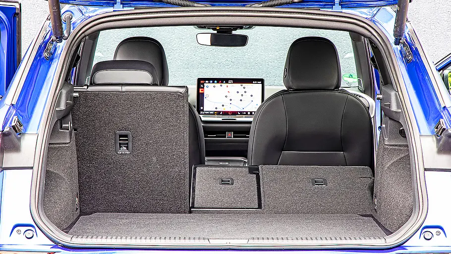 Blick in den Kofferraum des VW T-Roc.
