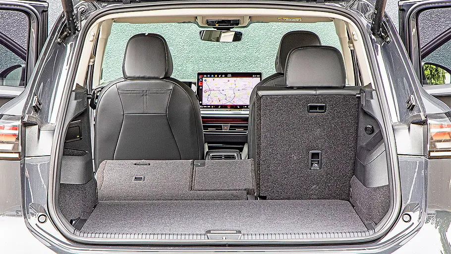 Blick in den Kofferraum des VW Tiguan.