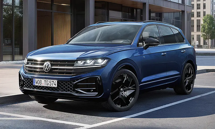 VW Touareg Final Edition (2025) Der VW Touareg Final Edition (2025) stehend von schräg vorne fotografiert.