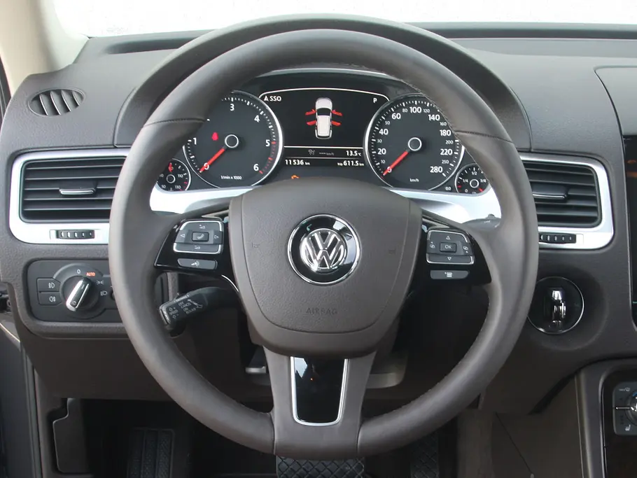 VW Touareg V6 TDI BlueMotion Technology Cockpit