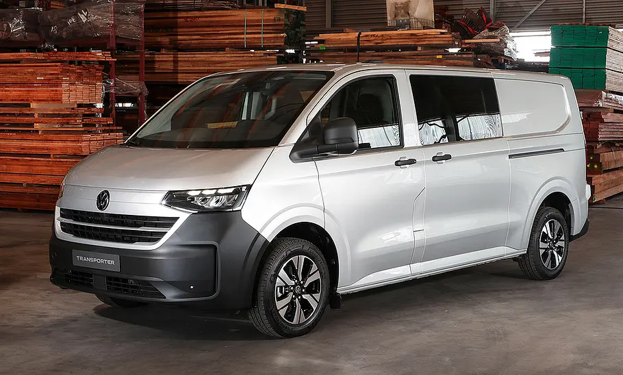 VW Transporter Blick von schräg vorne auf den VW Transporter.