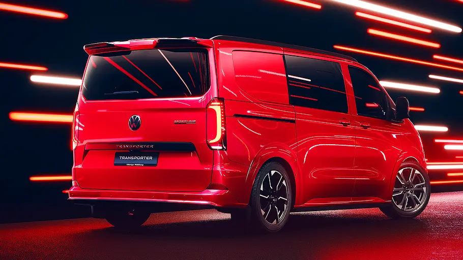 Blick von schräg hinten auf den VW Transporter Sportsline.