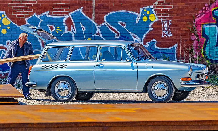 Der VW Typ 3 Variant stehend seitlich.