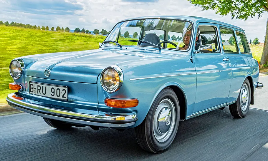 VW Typ 3 Variant Der VW Typ 3 Variant fahrend von vorne.