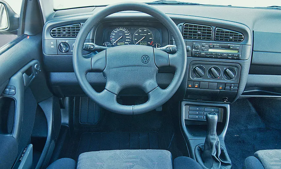 Der Blick aufs Cockpit des VW Vento VR6