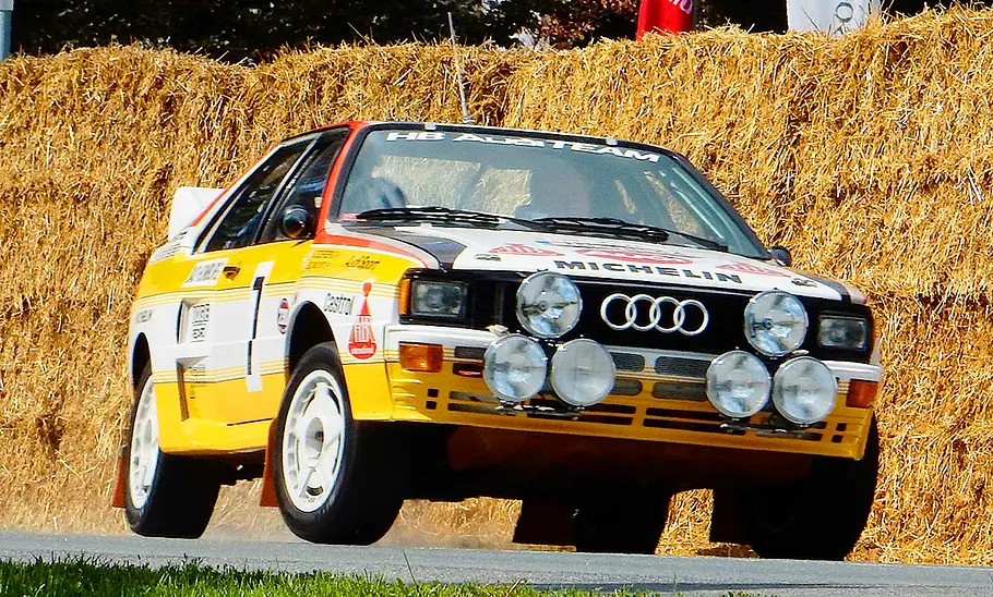 Walter Röhrl fahrend im Audi quattro (2017).